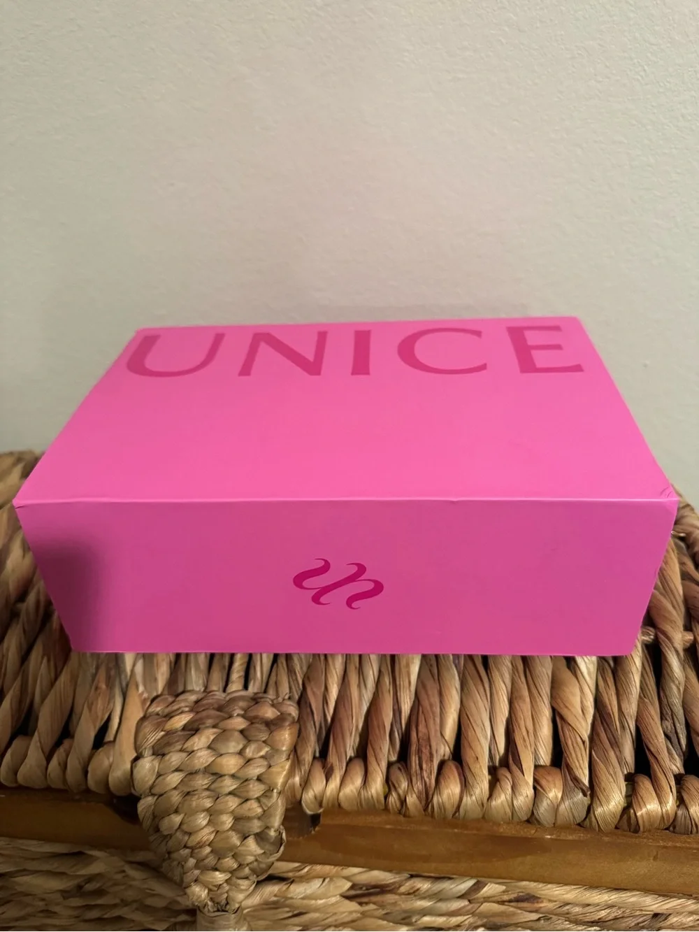 Unice bye knots